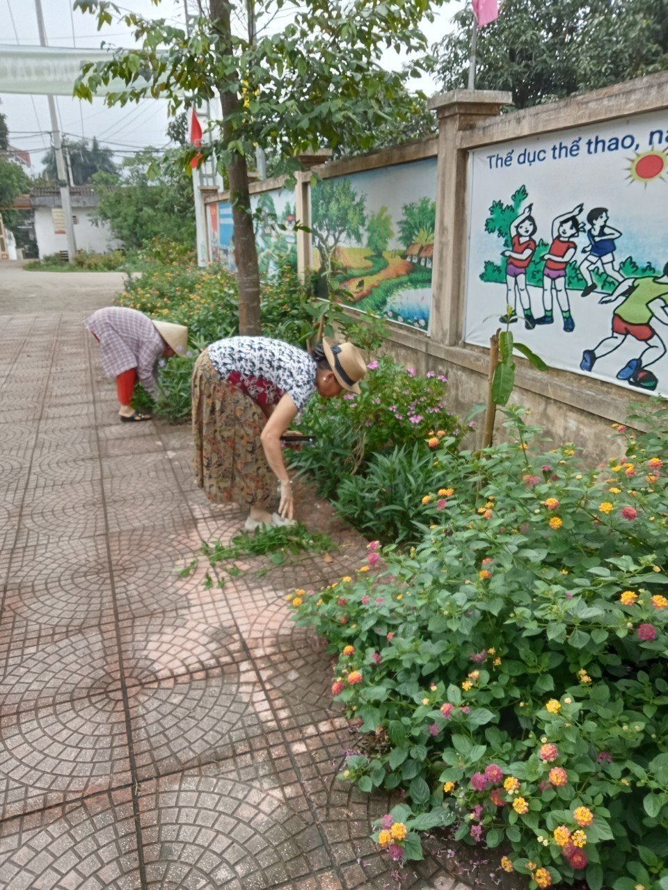 XÃ TẢN LĨNH NHÂN DÂN HIẾN HƠN 2.000 M2 ĐẤT, XÃ HỘI HÓA GẦN 800 TRIỆU ĐỒNG XÂY DỰNG QUÊ HƯƠNG TRONG 5 THÁNG ĐẦU NĂM 2023.