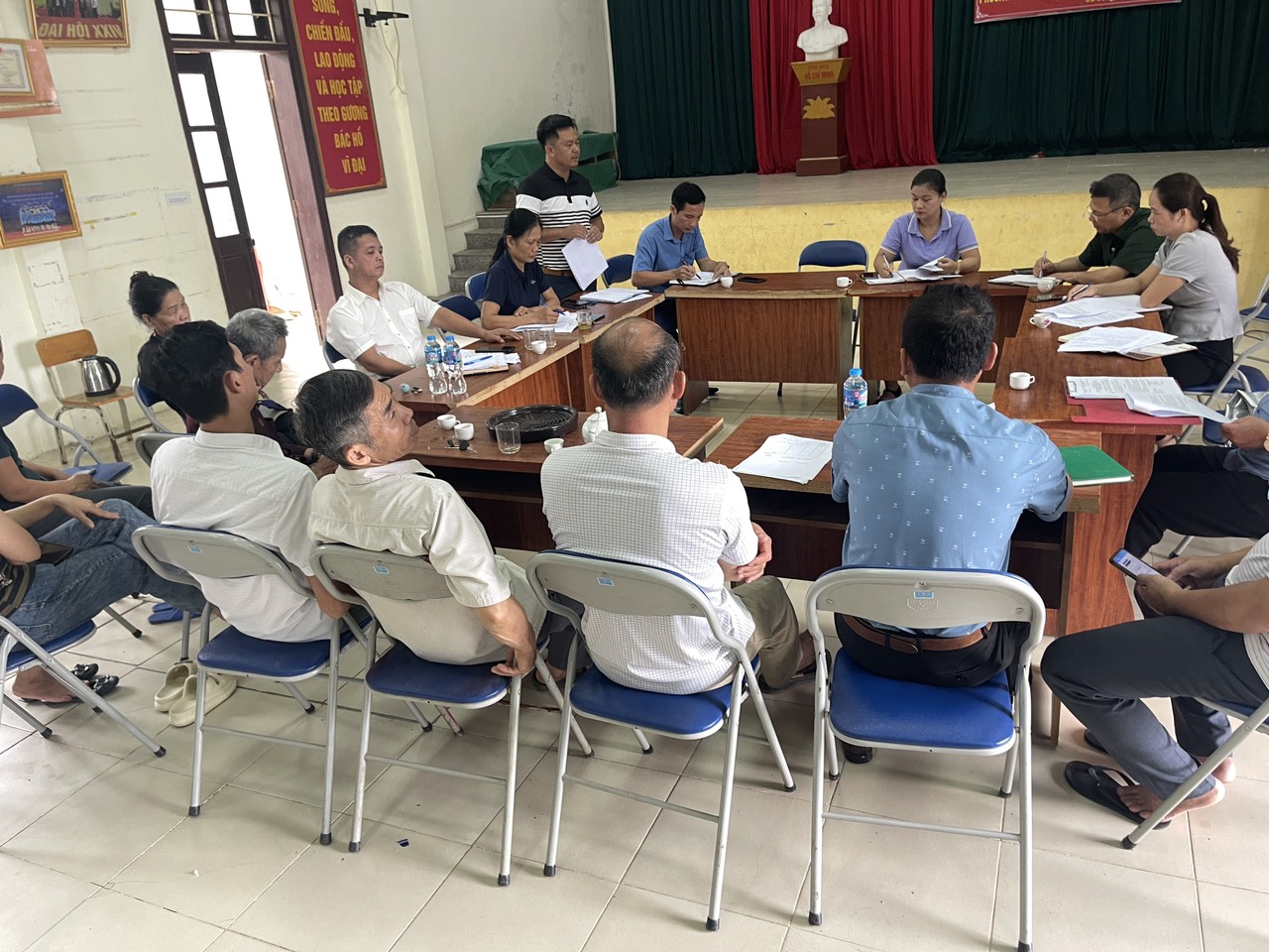 Ban kinh tế Hội Đồng Nhân Dân xã Tản Lĩnh thực hiện giám sát công tác vệ sinh môi trường và thu gom rác thải ở hai thôn Bát Đầm và Gò Sống