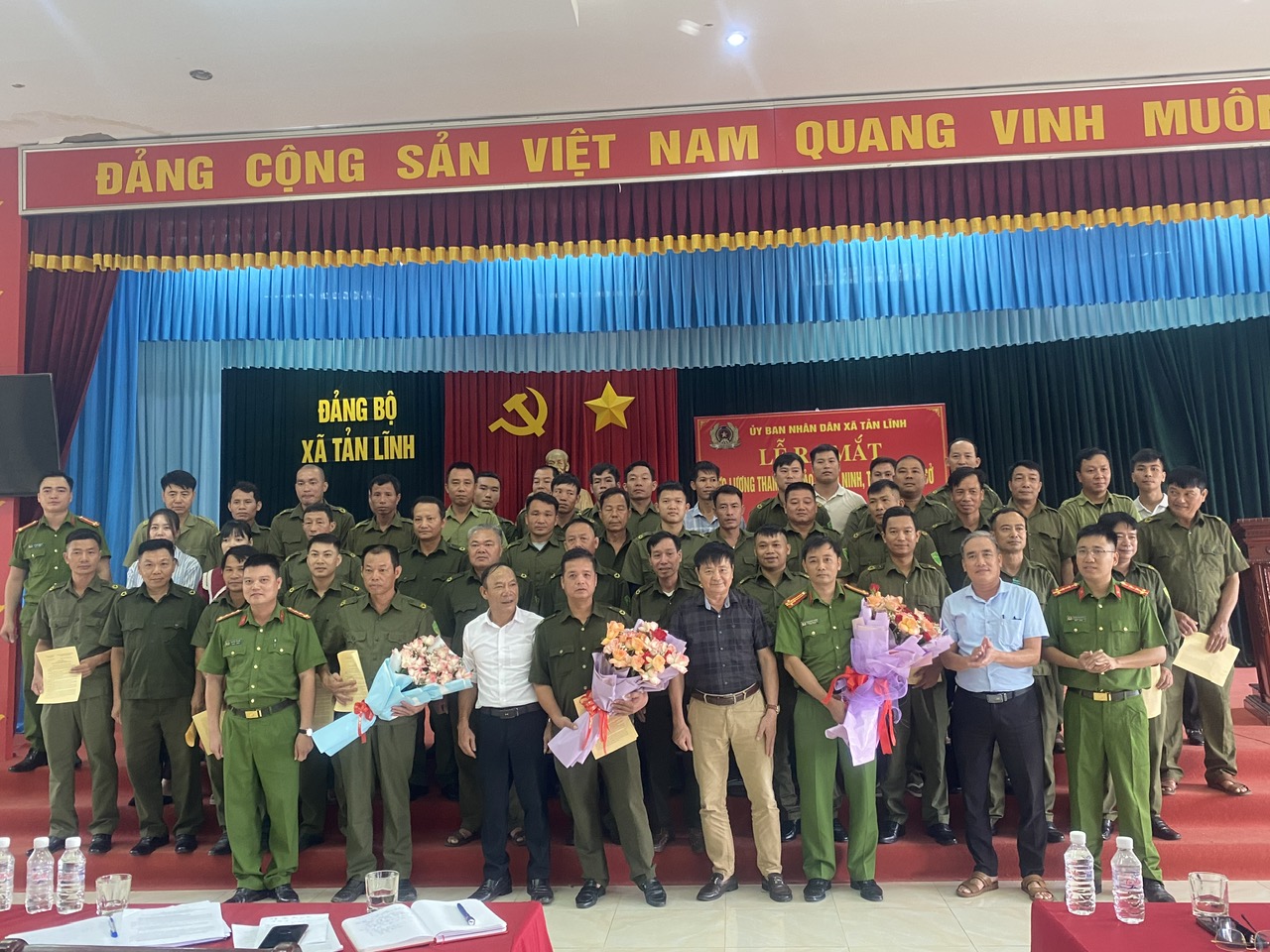 LỄ RA MẮT LỰC LƯỢNG THAM GIA BẢO VỆ AN NINH, TRẬT TỰ Ở CƠ SỞ
