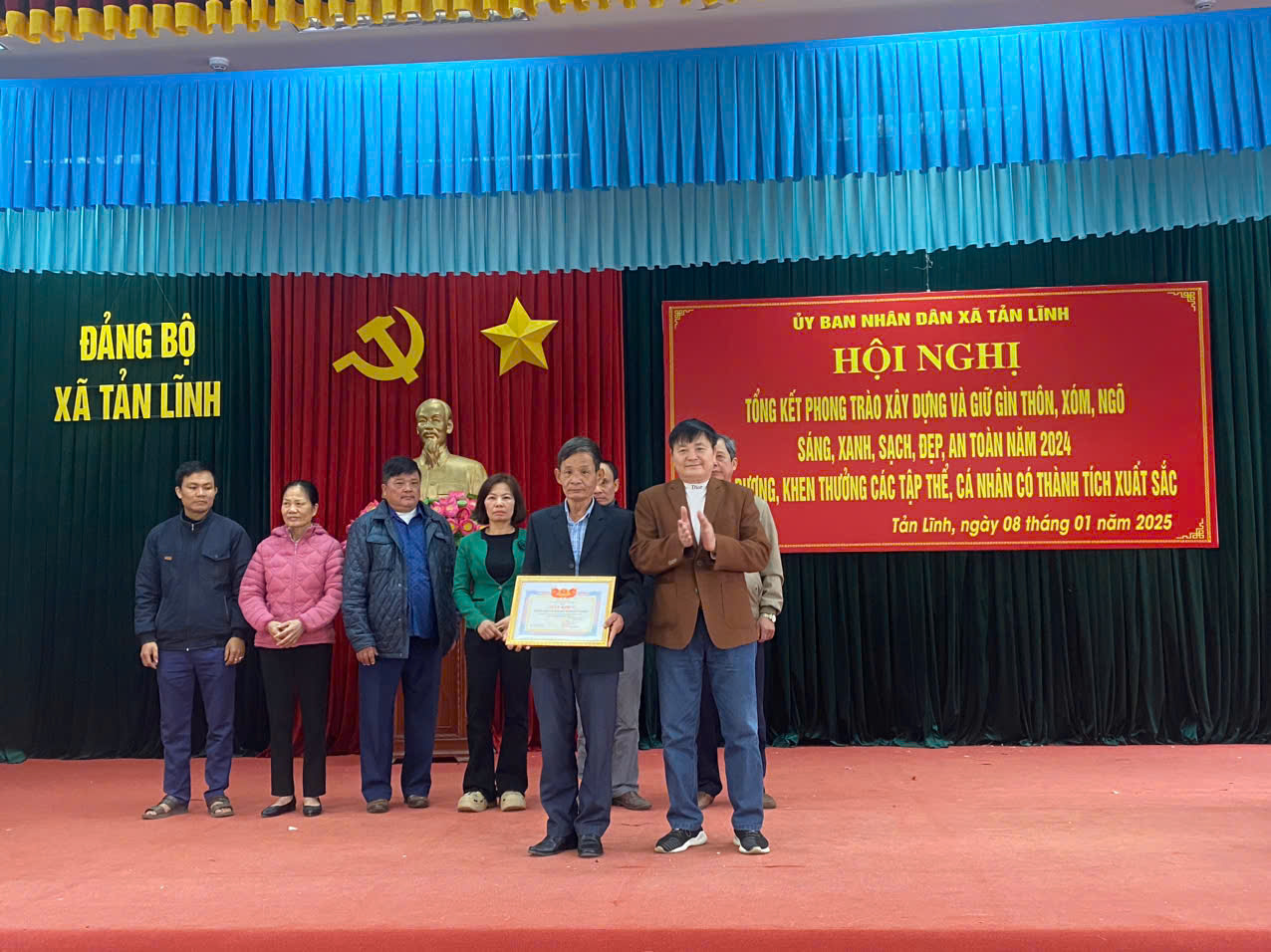 Xã Tản Lĩnh tổng kết phong trào xây dựng và giữ gìn thôn, xóm, ngõ, sáng, xanh, sạch, đẹp, an toàn năm 2024.